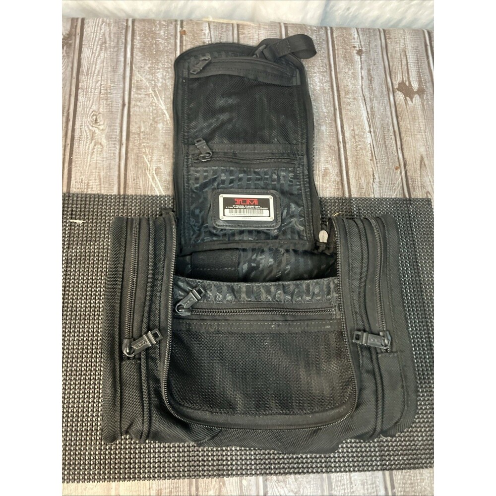 TUMI Black Alpha Travel Kit Toiletry Bag Organizer Soft She’ll 269 ID3